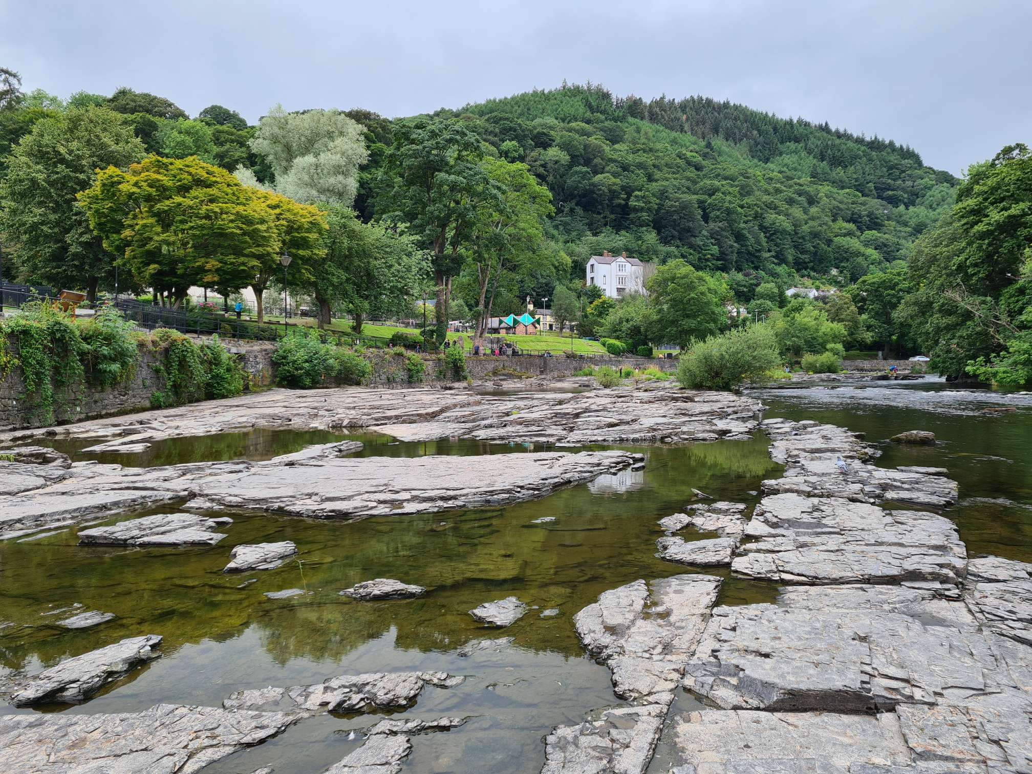 A picture of the River Dee as it passes through Llangollen