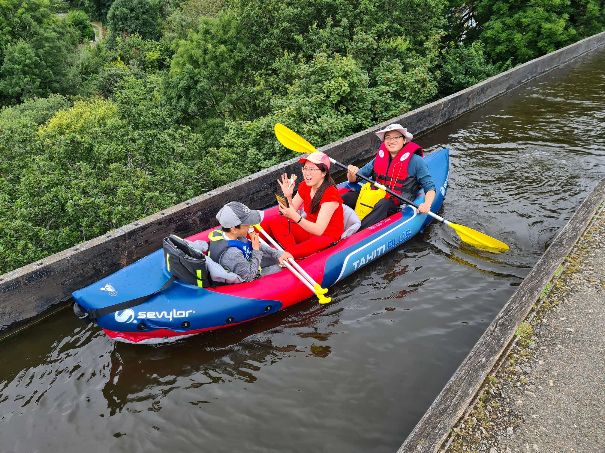 Tourists using an inflatable canoe to cross pontcysyllte aqueduct