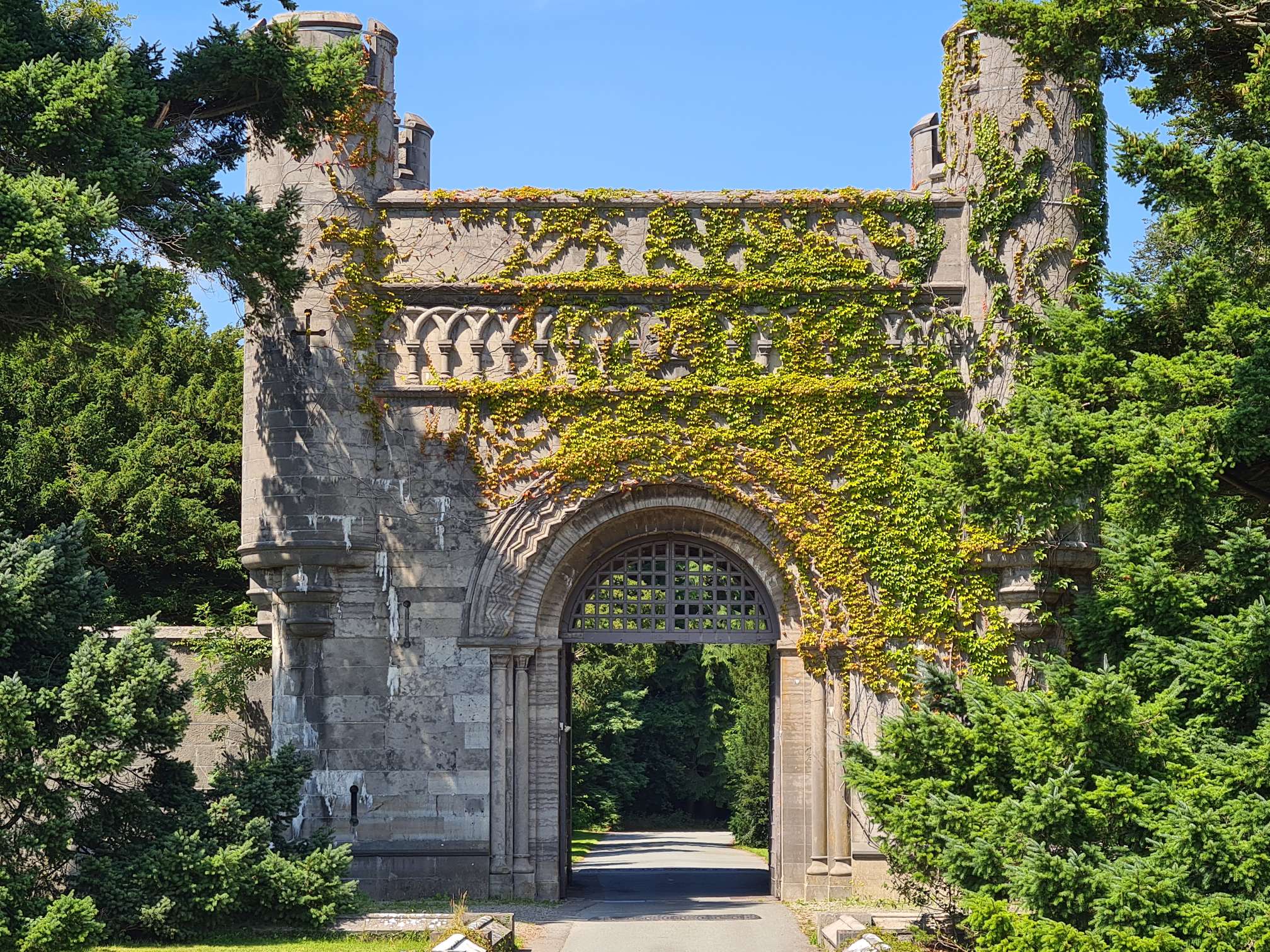 The image shows the gatehouse entrance to the grounds of Penrhyn Castle